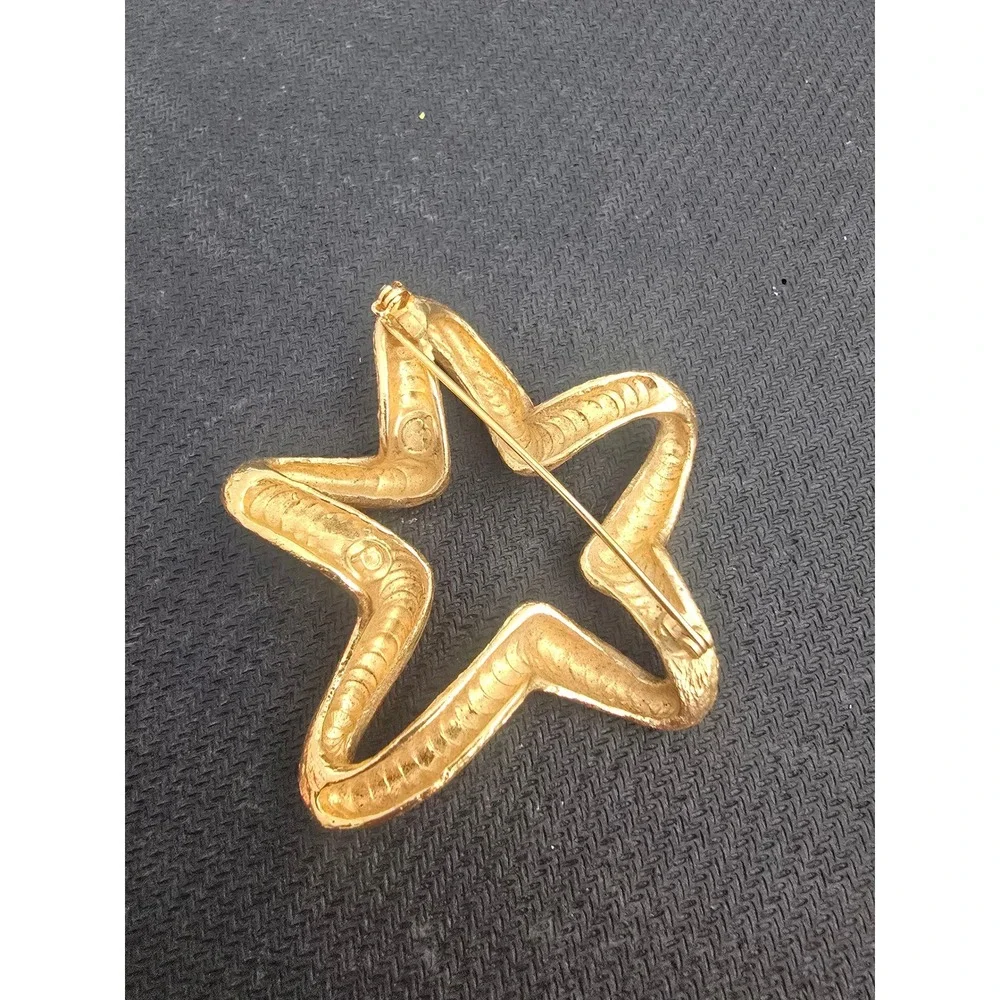 St.‎ John Vintage Textured Gold Tone Open Star Brooch Pin